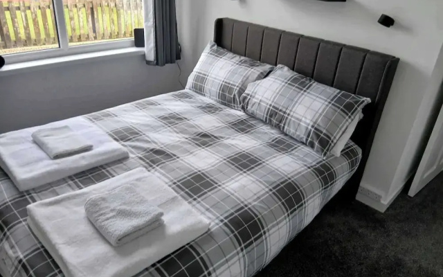 Apartment - Sleeps 4 - Hot Tub, Pet-friendly