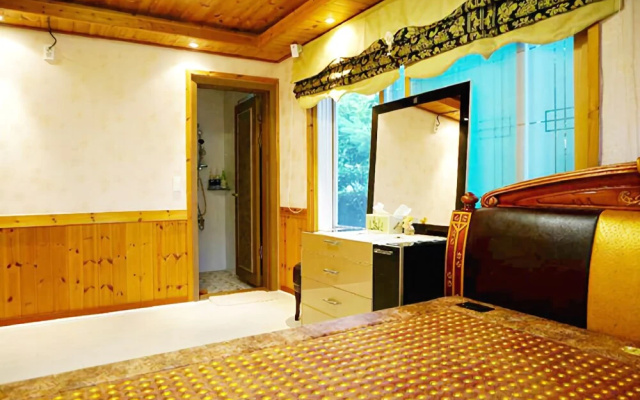 Anmyeondo Pinetree Villa Pension