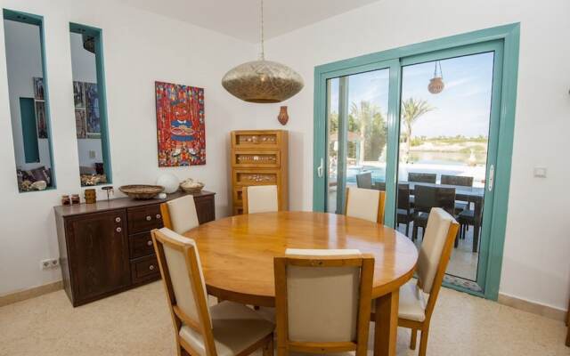 Отель Stunning Golf Villa in El Gouna комната для гостей