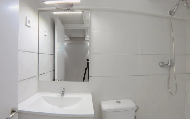 Duplex con cama de 135cm, A/C. WiFi metro Plaza Eiptica