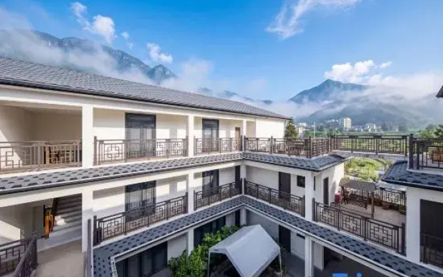 Panzhou Wumeng Grand Prairie Yunxi Yashe Homestay
