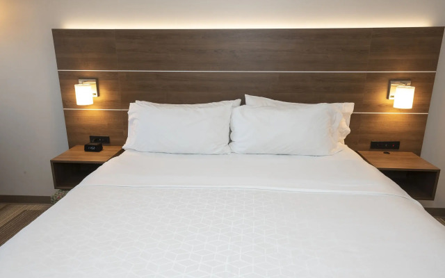 Holiday Inn Express Hotel & Suites Iron Mountain by IHG
