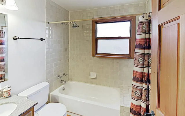 Southwest-chic W/ Private Yard 2 Bedroom Condo