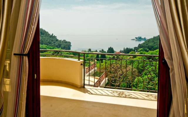 St George Apartments And Villa With Pool