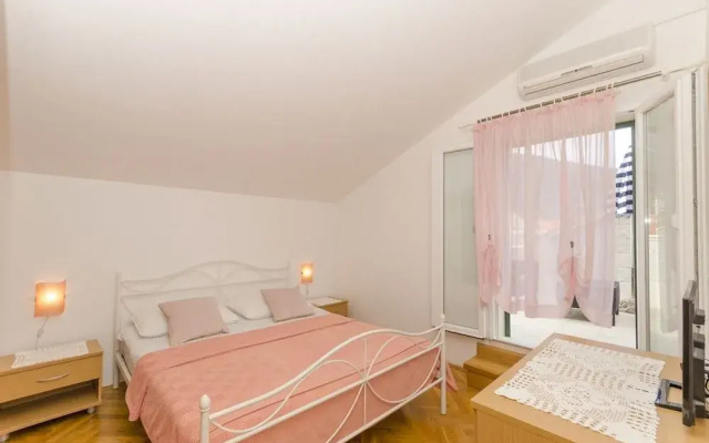 Apartment and Rooms Mate