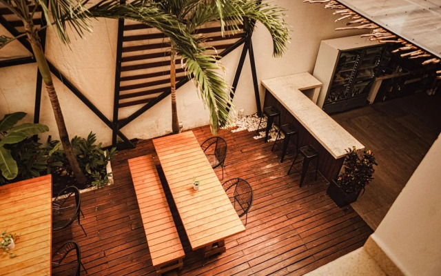 Nomads Hotel, Hostel & Rooftop Pool
