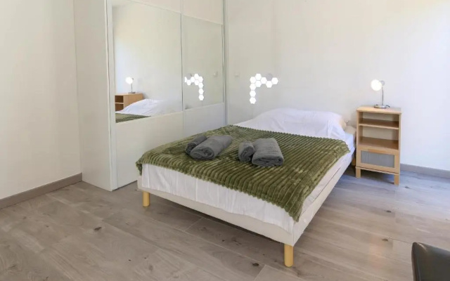 AC Appartment with terrace parking and pool- BENAKEY