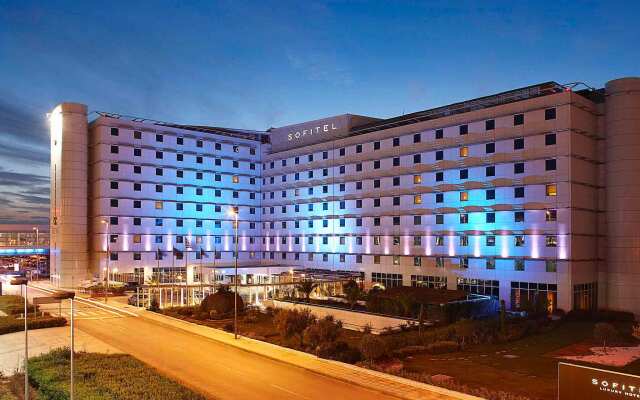 Отель Sofitel Athens Airport вид на фасад