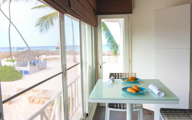 Los Corales Beach Front E101