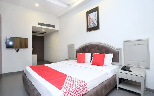 OYO 23498 Hotel Jane Royale