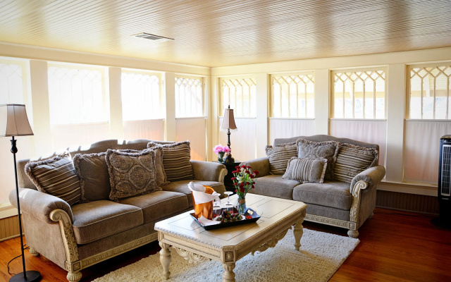 Iron Horse Inn