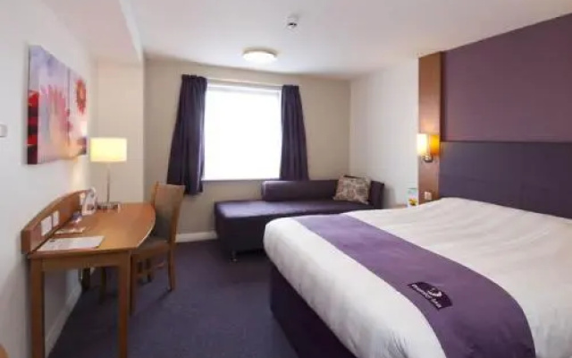 Premier Inn Woking West - A324
