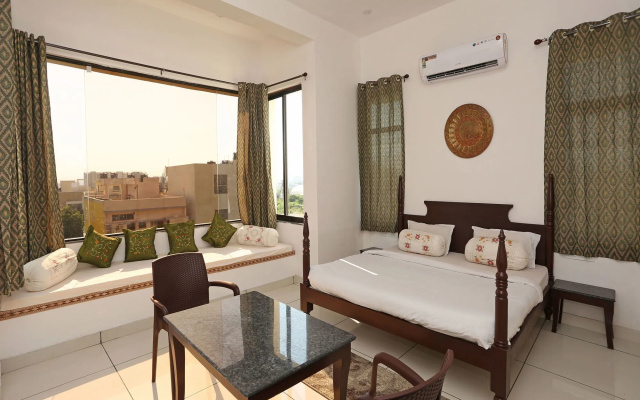 OYO 9723 Home Farm Stay Connaught Palace