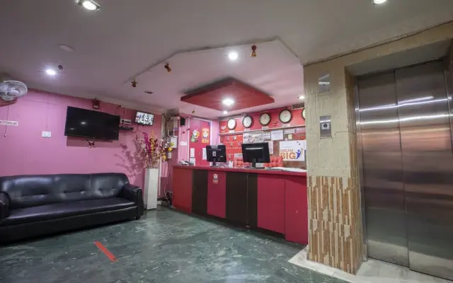 The Salvation Army Red  Shield Guest House - Hostel