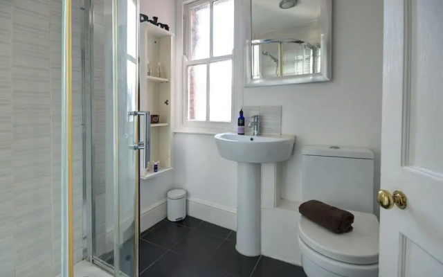 Licatas Apartment Cotswolds Sleeps 6