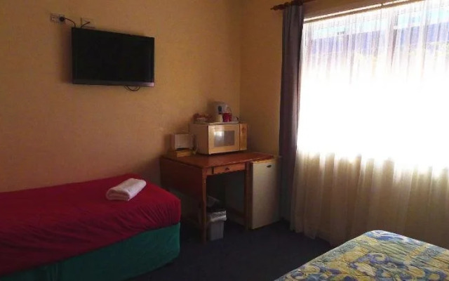 Watersedge Motel