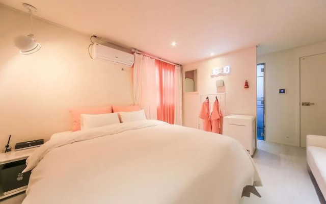 Hotel Momo Juice