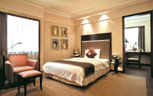 Howard Johnson Ginwa Plaza Hotel
