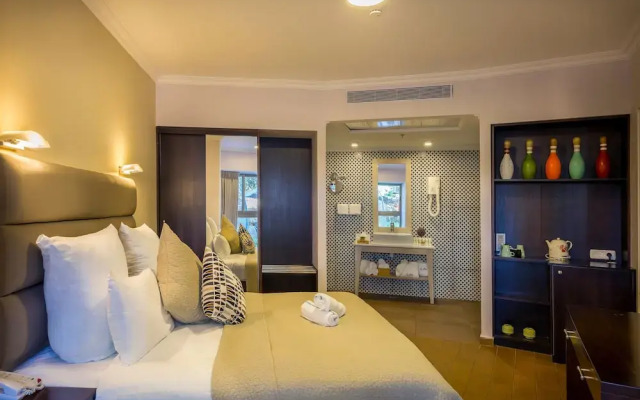 C-Hotel Neve Illan
