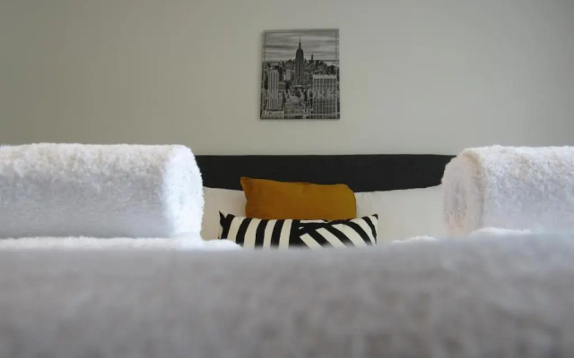 The Cambridge Suites - Tas Accommodations