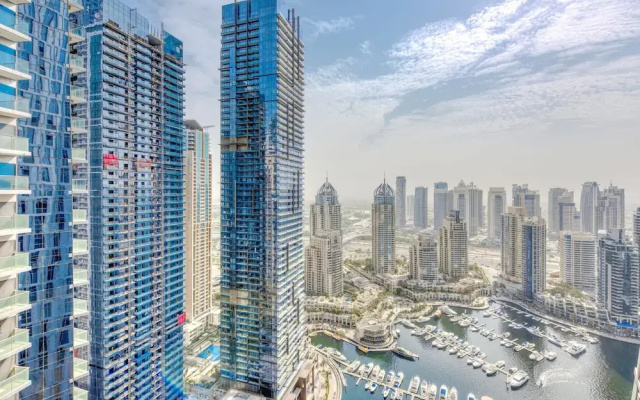Cayan Tower by Raine & Horne Holiday Homes
