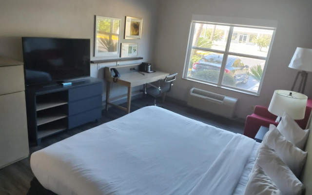 Country Inn & Suites by Radisson, Hinesville, GA