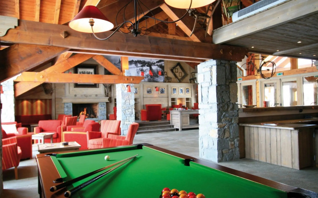 Spacious Apartment 500 m. From the Slopes of Les Sybelles