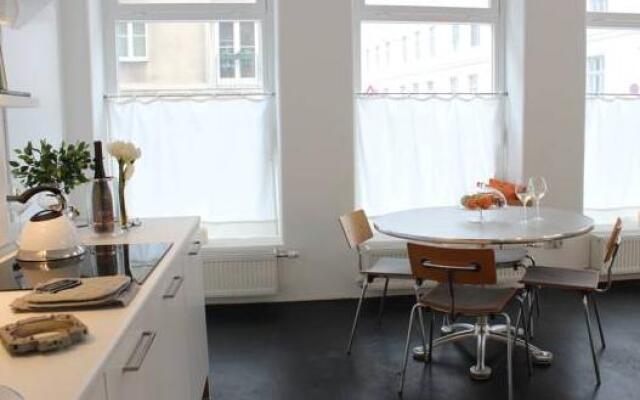 Апартаменты Hip Apartment At The Belvedere Castle - Streetview Wien Вена в номере