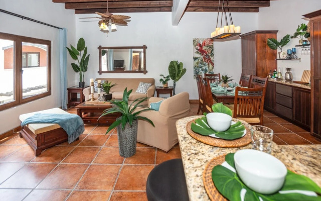 Gecko Getaway 2 Bedroom Condo by RedAwning