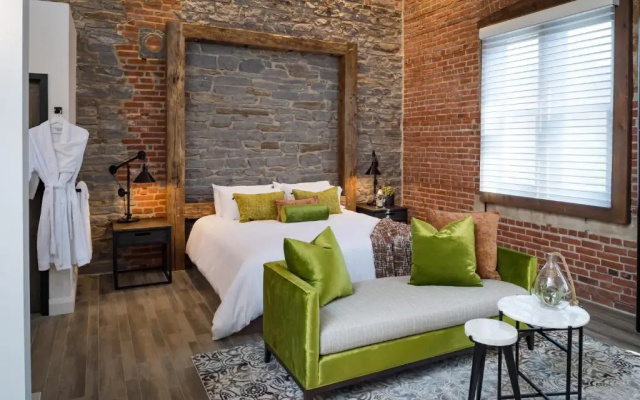 48 King West Boutique Hotel