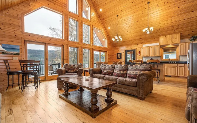 Lakeside Lodge