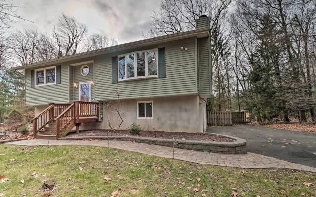 3 Mi to Kalahari: Pocono Mountain Home w/ Fire Pit
