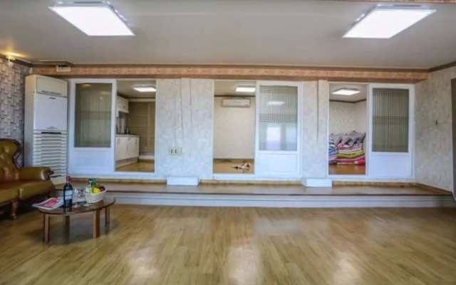 Pohang Sagyejeol Guryongpo Pension