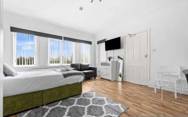 Leeds City Studio Stay Ensuite Kitchenette Street Parking