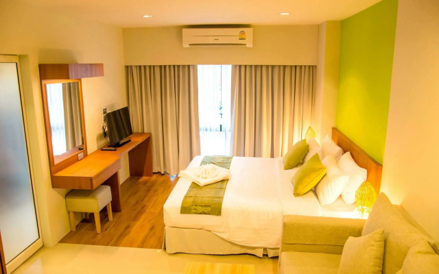 Crystal Jade Hotel