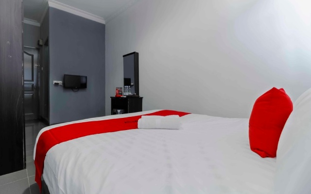 RedDoorz Plus near Batam City Square