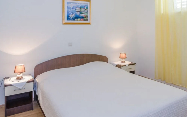 Holiday Villa Perna with Swimming Pool
