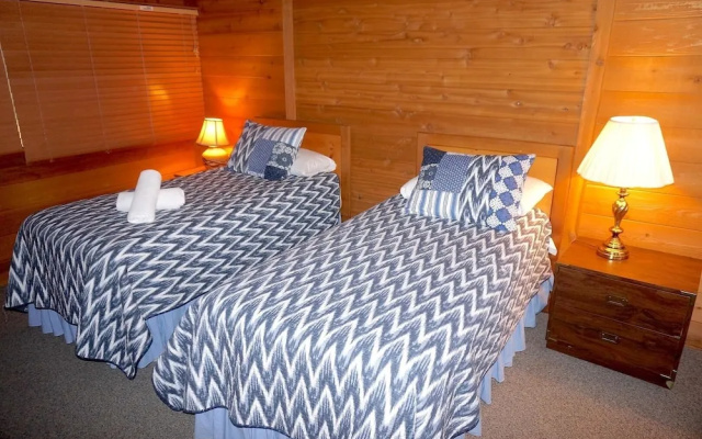 652 4 Bedroom Condo