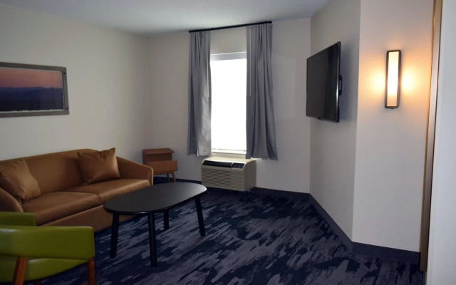 Fairfield Inn and Suites by Marriott Youngstown Austintown