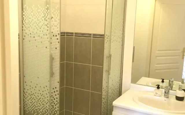 Apartment With 2 Bedrooms in Bagnolet, With Terrace and Wifi