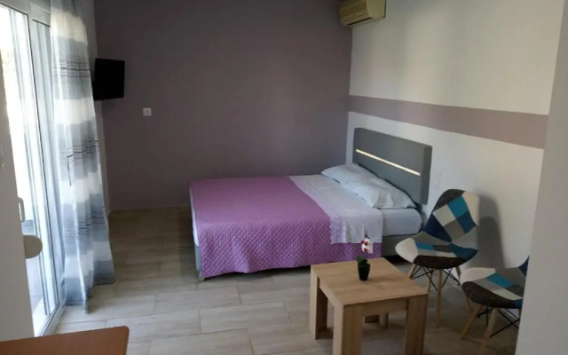 Toulas Studios And Apts No2