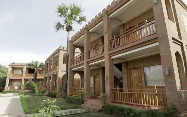 Famous Hotel Bagan 2