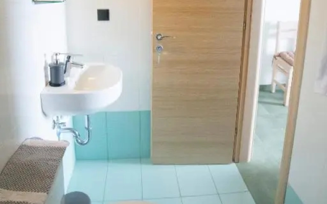 Eri Rooms to Let