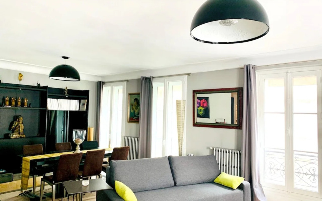Apartment with 2 Bedrooms in Paris, with Balcony And Wifi