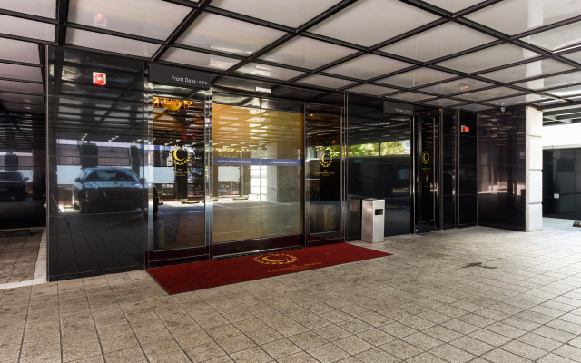 The California Hotel Сеул вид на фасад