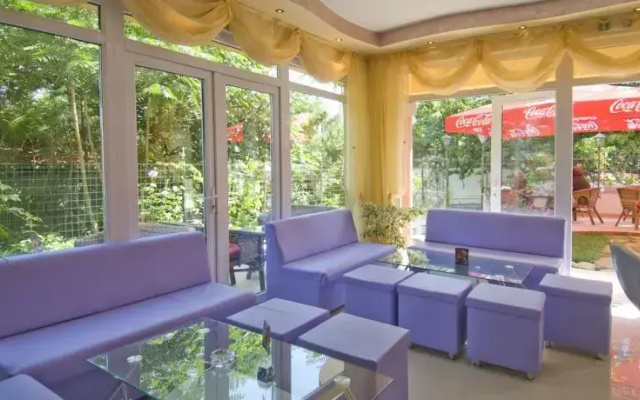 Vromos Guest House
