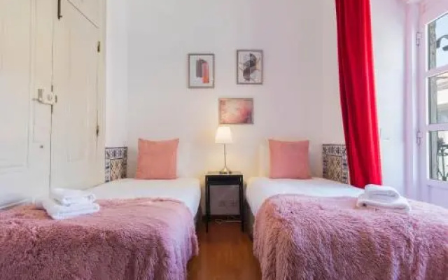 Charming Chiado 2Bedr W/Balcony And View