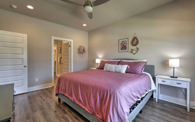 Fayetteville House: Pool Access & Gas Grill!