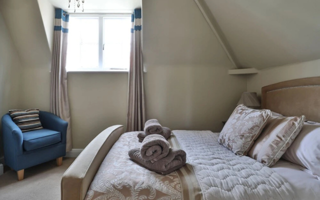 Superb Period Townhouse in Historic Uphill Lincoln