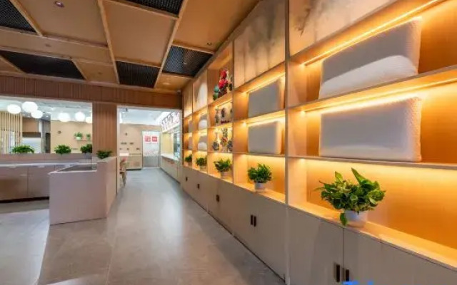 TRUE GO Hotel (Beijing Fangshan Liangxiang Station Longhu Tianjie Branch）